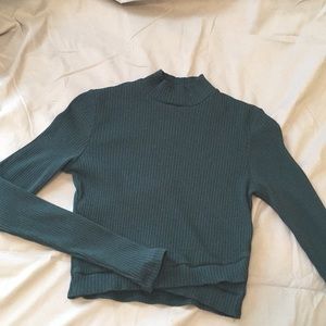 long sleeve crop sweater!